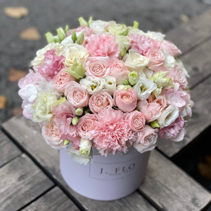 Цветочный бокс "Люксур" в Астрахани