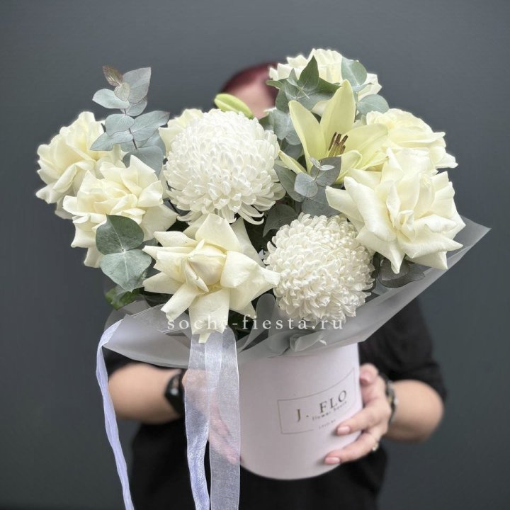 Цветы в шляпной коробке  в Астрахани