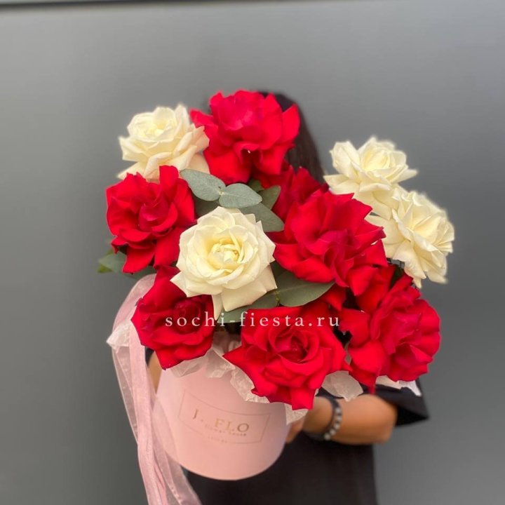 13 Французских роз в боксе в Астрахани