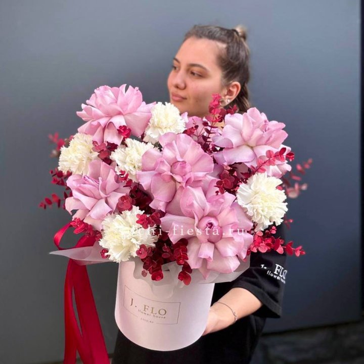 Бокс с французскими розами "Вела вита" в Астрахани