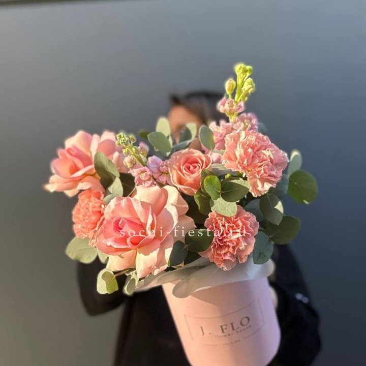 Цветы в боксе "Сизара" в Астрахани