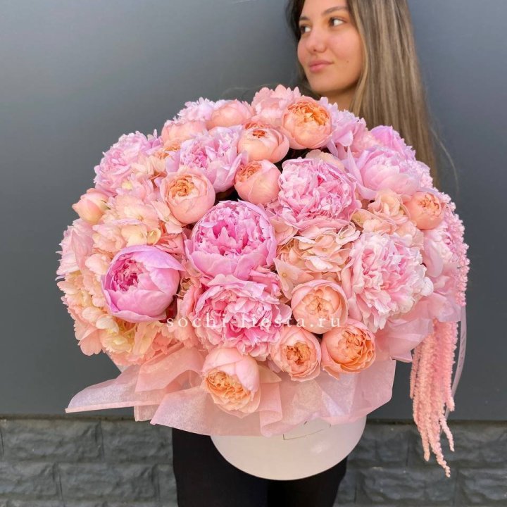 Коробка с пионами "Дабл фловер" в Астрахани