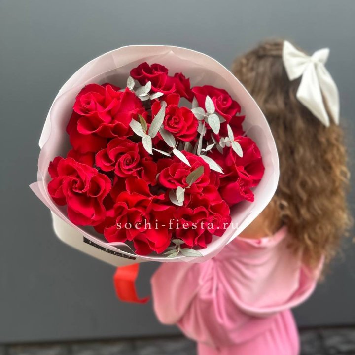 11 Красных французских роз в Астрахани