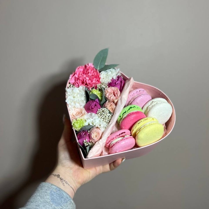 Дуо цветы и макаронсы в Астрахани