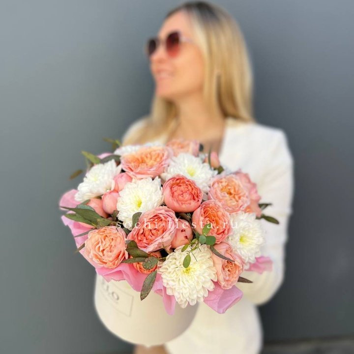 Нежная коробка с цветами в Астрахани