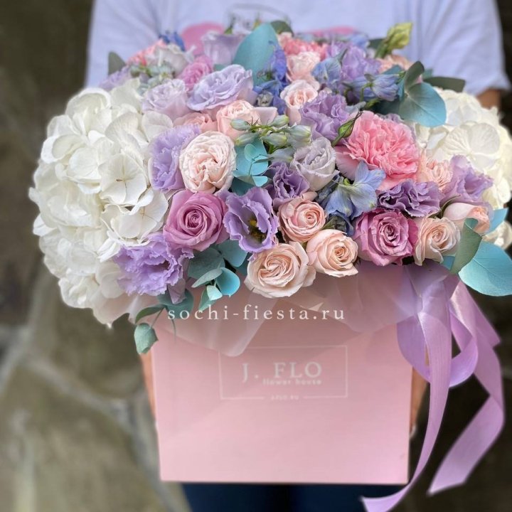 Цветочный бокс макси каб в Астрахани