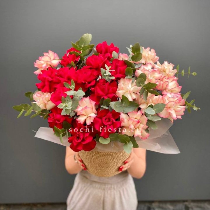 25 Французских роз в джутовом кашпо  в Астрахани