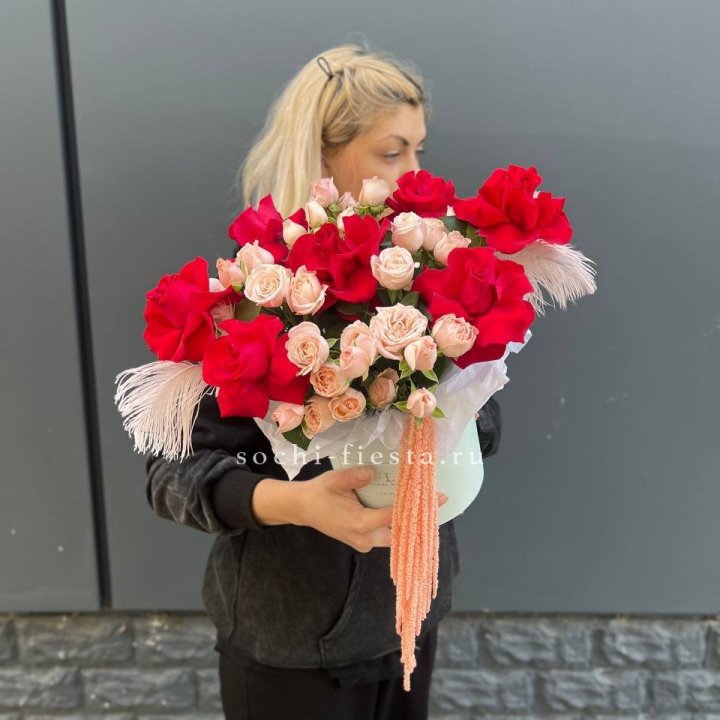 Бокс с нежными розами  в Астрахани