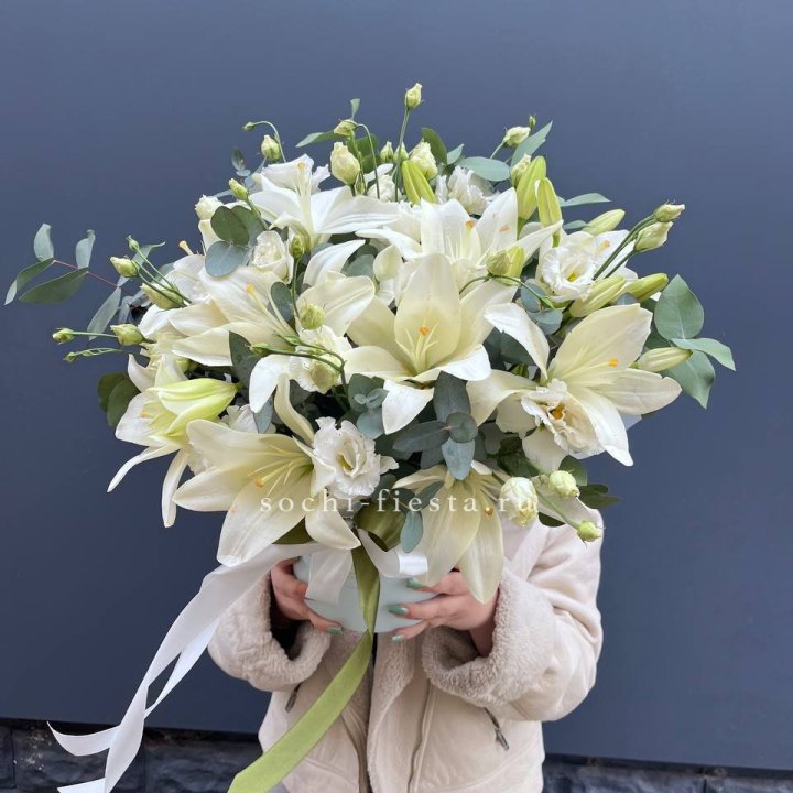 Бокс лилий и эустомы в Астрахани