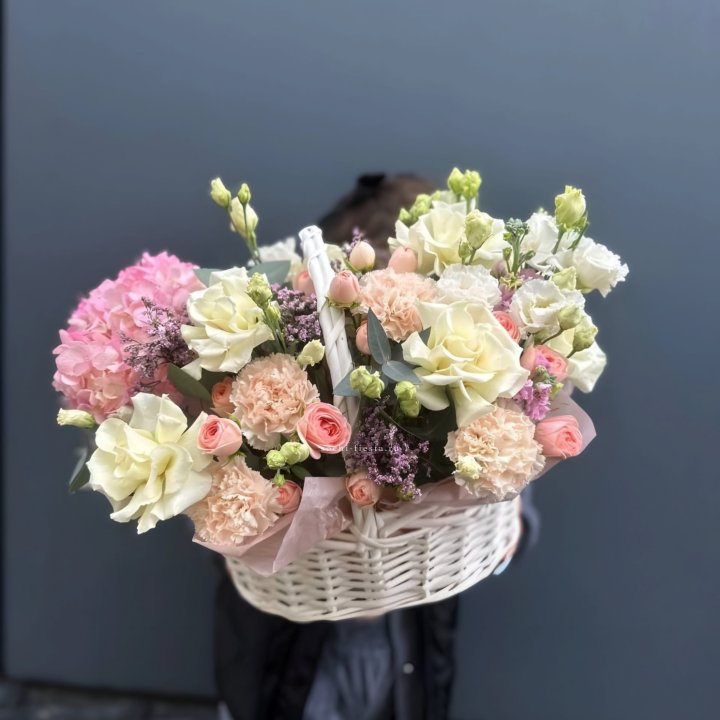 Цветочная корзина "Софтнес" в Астрахани