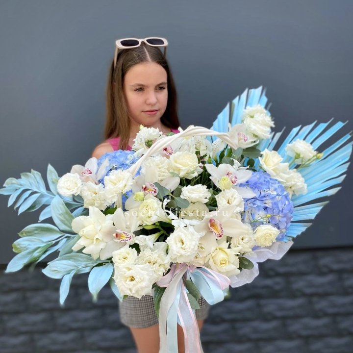 Цветочная корзина "Блю винч" в Астрахани