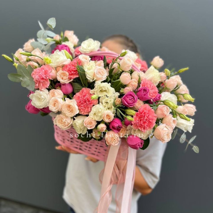 Цветочная корзина "Флоренция" в Астрахани