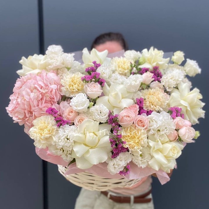 Корзина "Воздушная нежность" в Астрахани