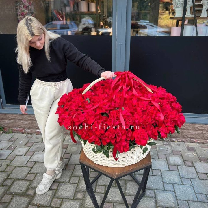 201 французская красная роза в Астрахани