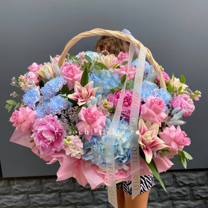 Яркая корзина "Летнее настроение" в Астрахани