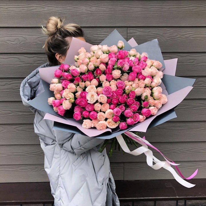 55 роз микс кустовых в Астрахани