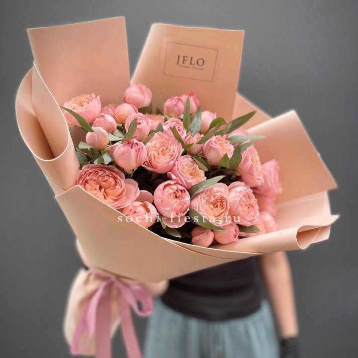 Букет из 9 кустовых роз Джульетта в Астрахани