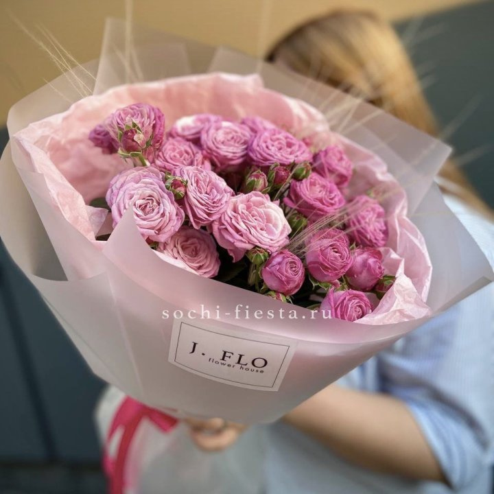 Пионовидные розы Мадам Бомбастик Pink в Астрахани