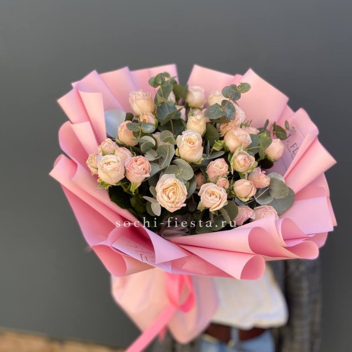 Букет пионовидных роз Cute Love в Астрахани