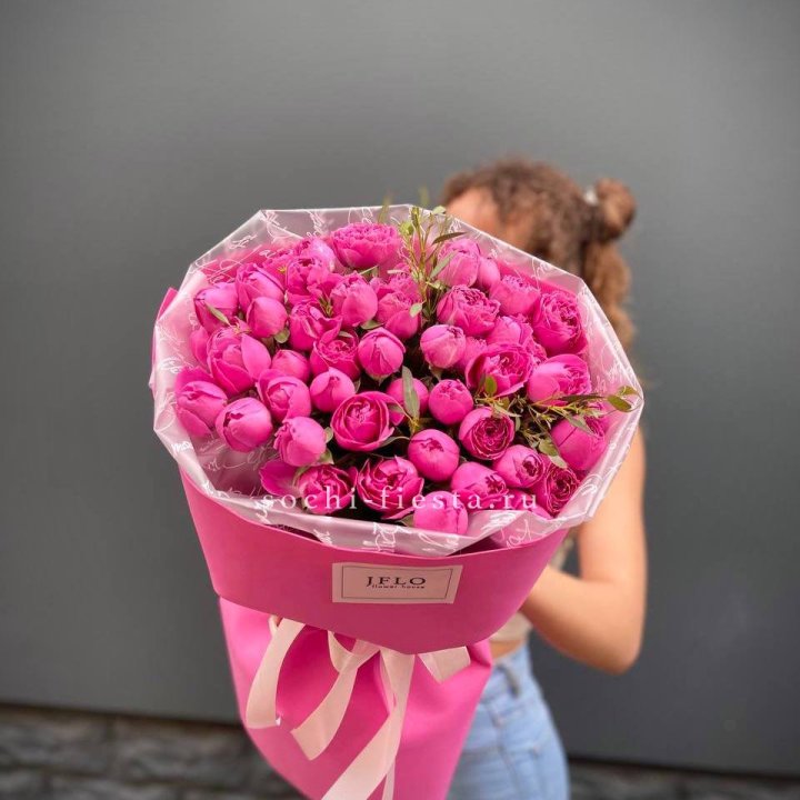 Кустовые розы букет Мисти Баблс в Астрахани