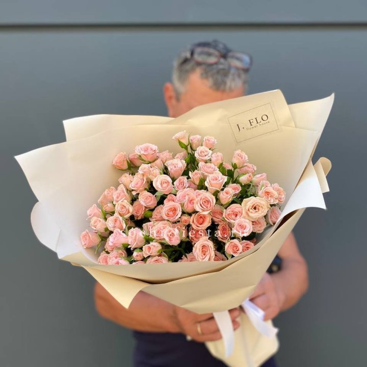 Кустовые розы леди в Астрахани