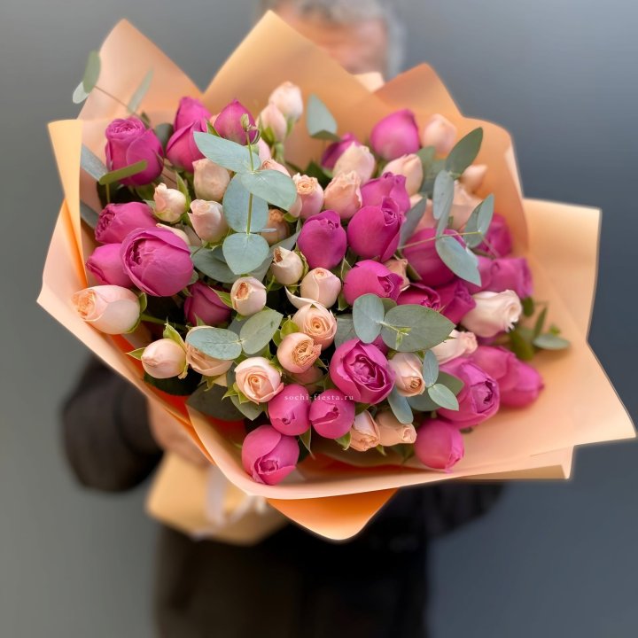 Букет кустовых роз Тендернес в Астрахани