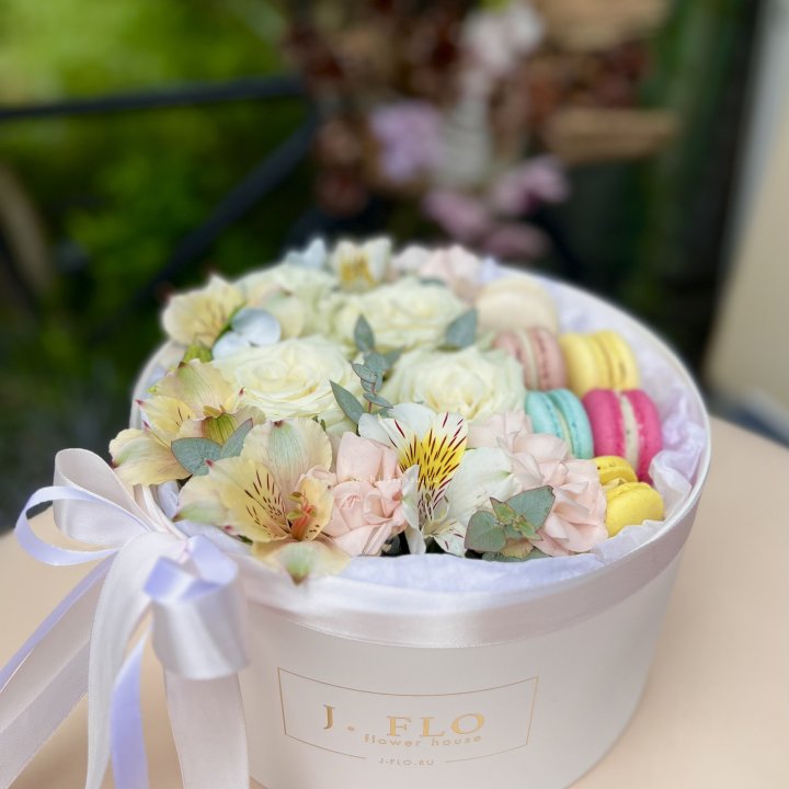 Цветочный бокс "Ника" в Астрахани