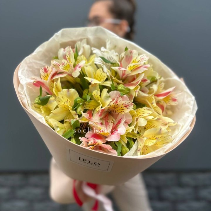 Альстромерии в нежном оформлении в Астрахани