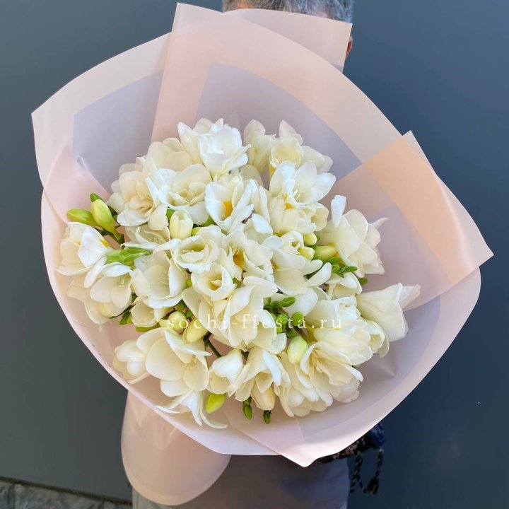 Букет белых фрезий  в Астрахани