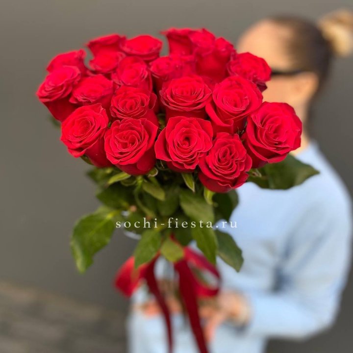 19 красных роз в Астрахани