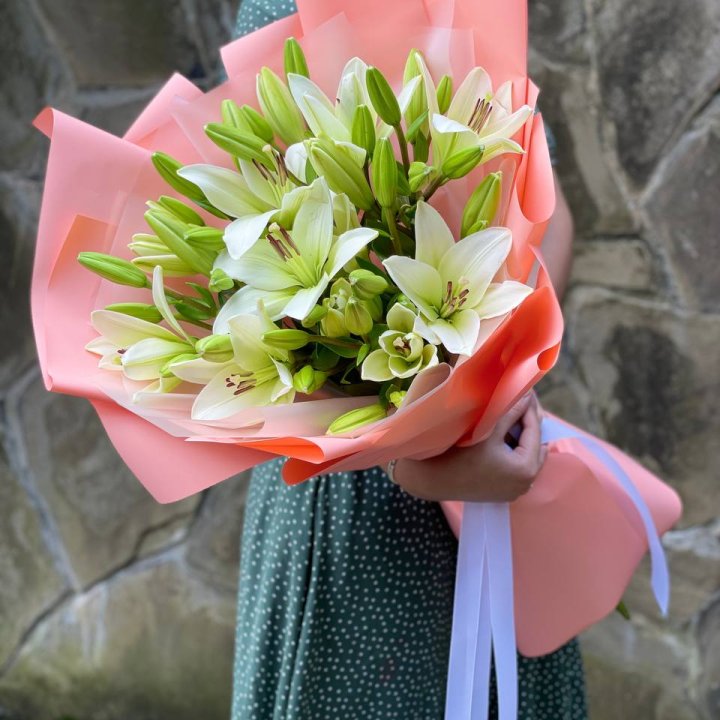 Букет из 7 белых лилий в Астрахани