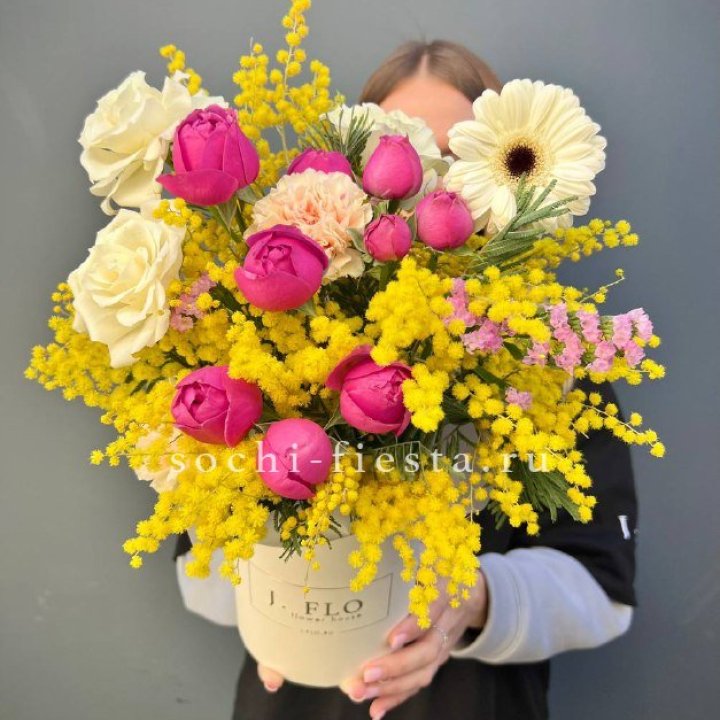 Цветы в боксе "Слобода" в Астрахани