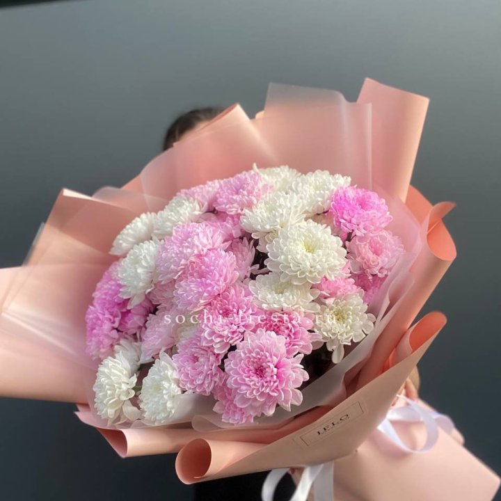  Букет бело-розовых хризантем  в Астрахани