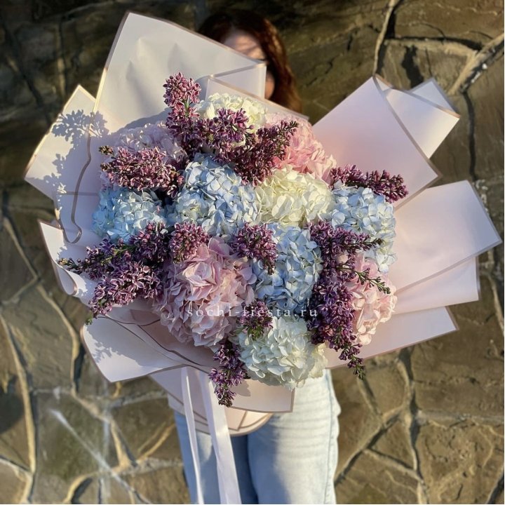Букет гортензии с сиренью в Астрахани