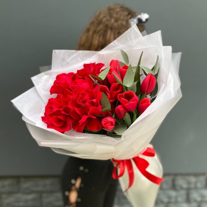 Дуо тюльпаны и розы в Астрахани