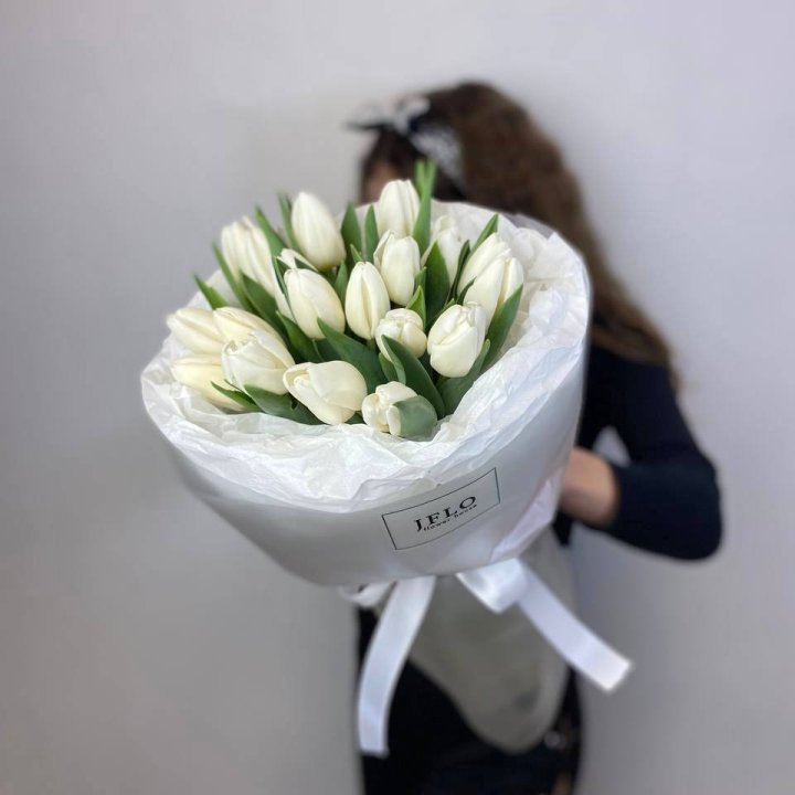  19 белых воздушных тюльпанов в Астрахани