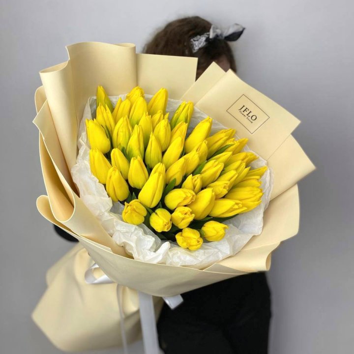 51 жёлтый тюльпан в Астрахани