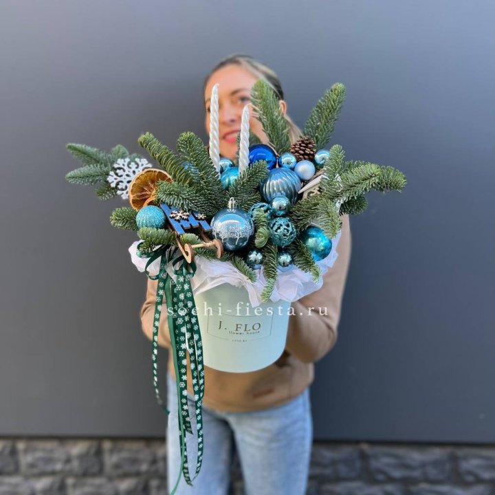 Композиция "Мери крисмас блю" в Астрахани