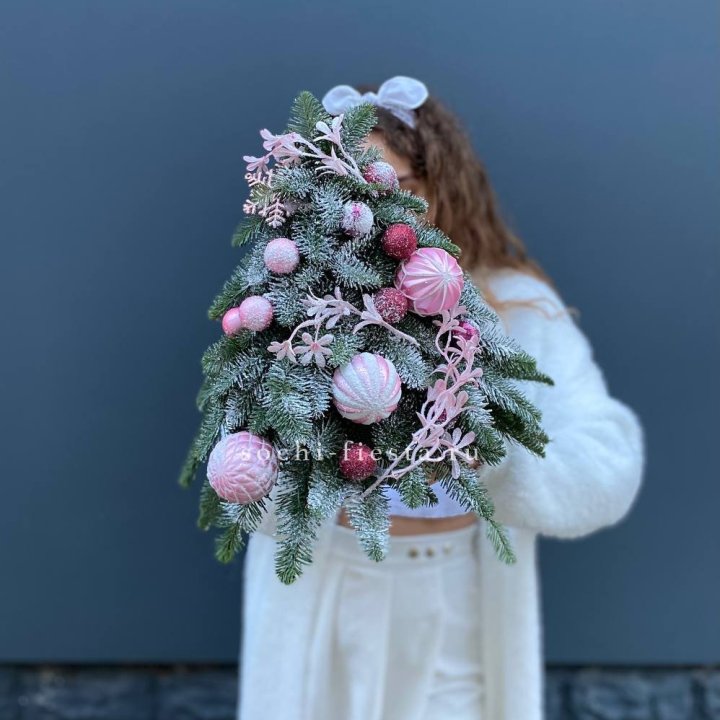 Новогодняя елочка "Розе" в Астрахани