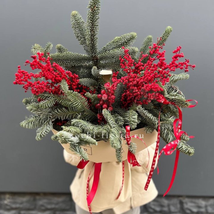 Букет нобилиса и ягод в Астрахани