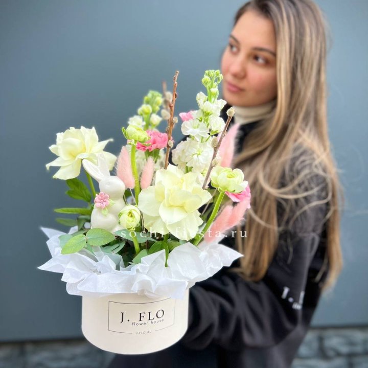 Цветочный бокс "Пасхальная композиция" в Астрахани