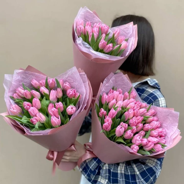 Букет розовых тюльпанов в Астрахани
