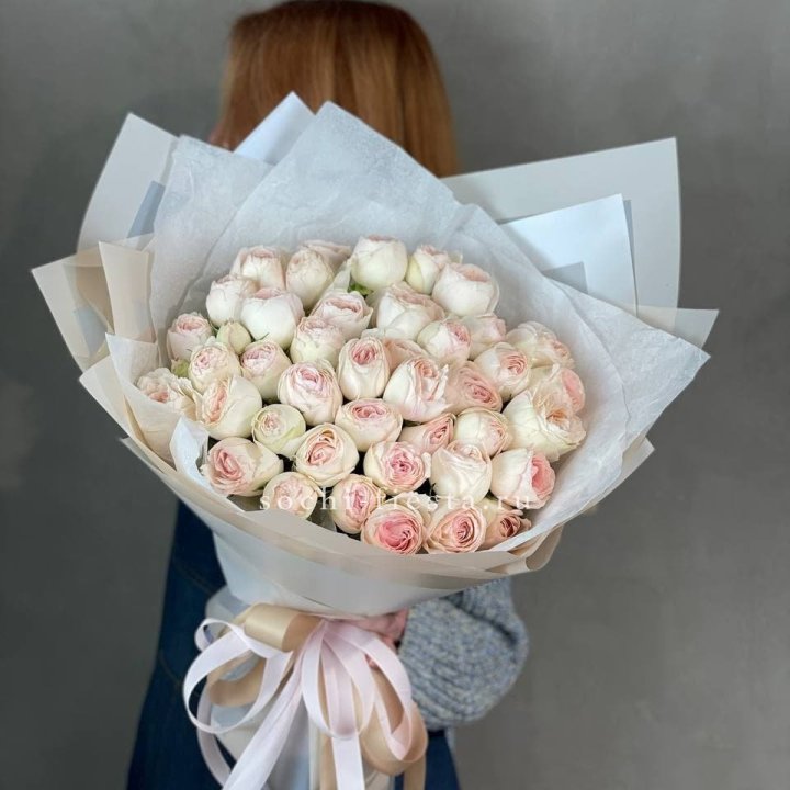 Букет пионовидных роз Пур лав в Астрахани