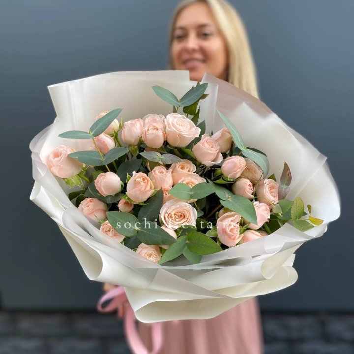 Букет кустовых роз "Фреш" в Астрахани