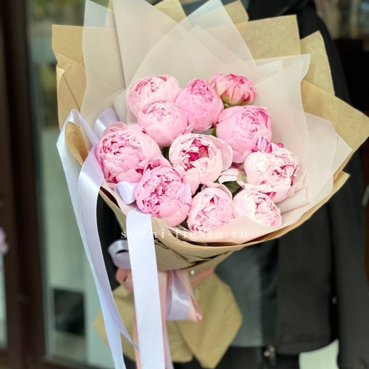 11 пионов в оформлении в Астрахани