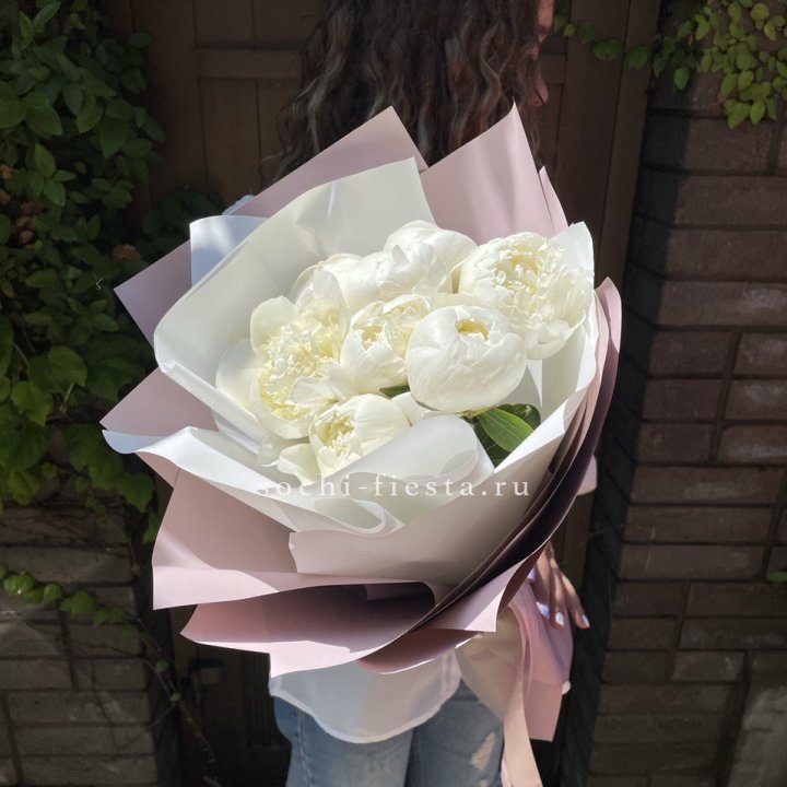 9 белоснежных пионов в Астрахани