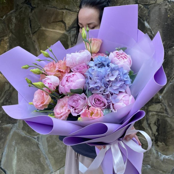 Букет с пионами "Блю логан" в Астрахани