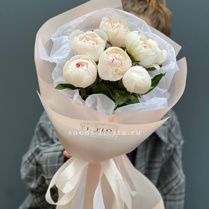 Букет белых пионов в Астрахани