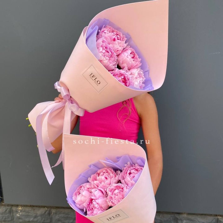 Букет из 5 пионов в Астрахани