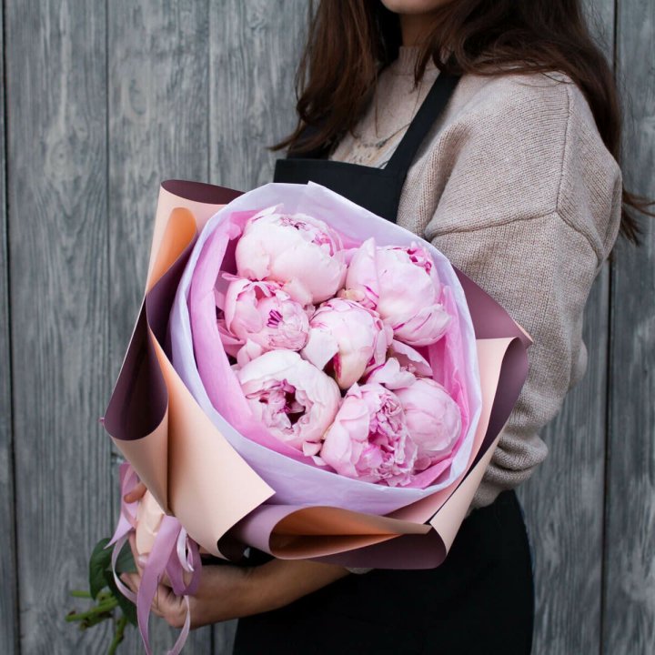 7 зефирных пионов в оформлении в Астрахани